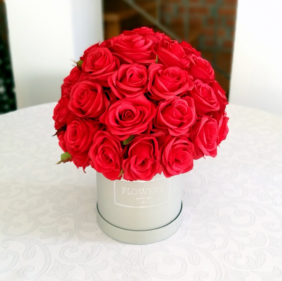 Flower box czerwone róże roz. M nr. 132