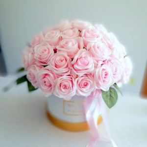 Flower box z pastelowymi różami nr 235