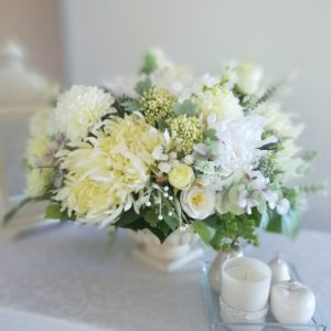 Kompozycja kwiatowa jesienne kwiaty w bieli nr 215