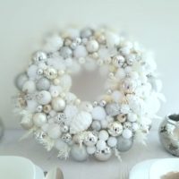 Bożonarodzeniowy wianek w bieli nr 113