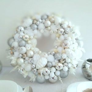 Bożonarodzeniowy wianek w bieli nr 113