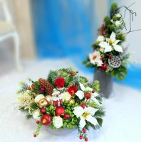 Zielone elementy podkreślają kolor kwiatów,