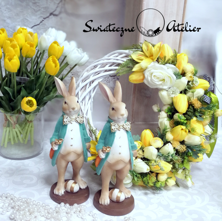 Zając wielkanocny z marchewką zielony