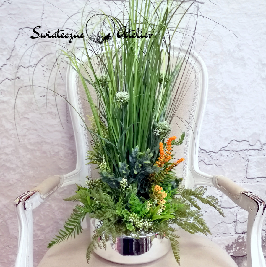 Kompozycja kwiatowa z trawami 653