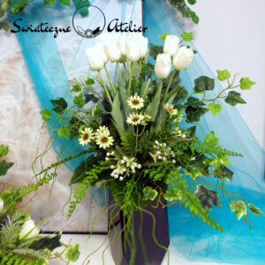 Bukiet nagrobny z tulipanami